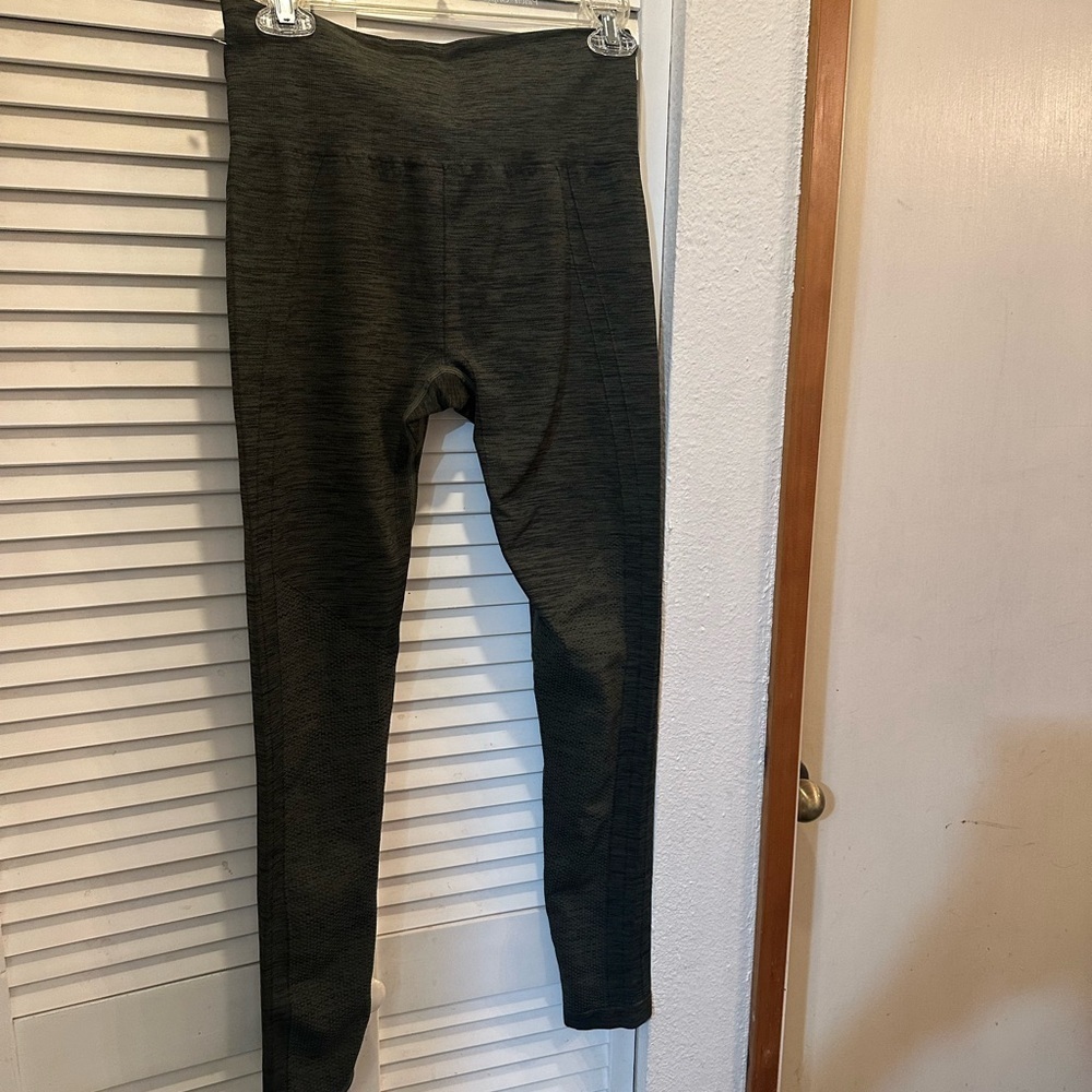 Women's Heathered Gray Leggings - Picture 4 of 7